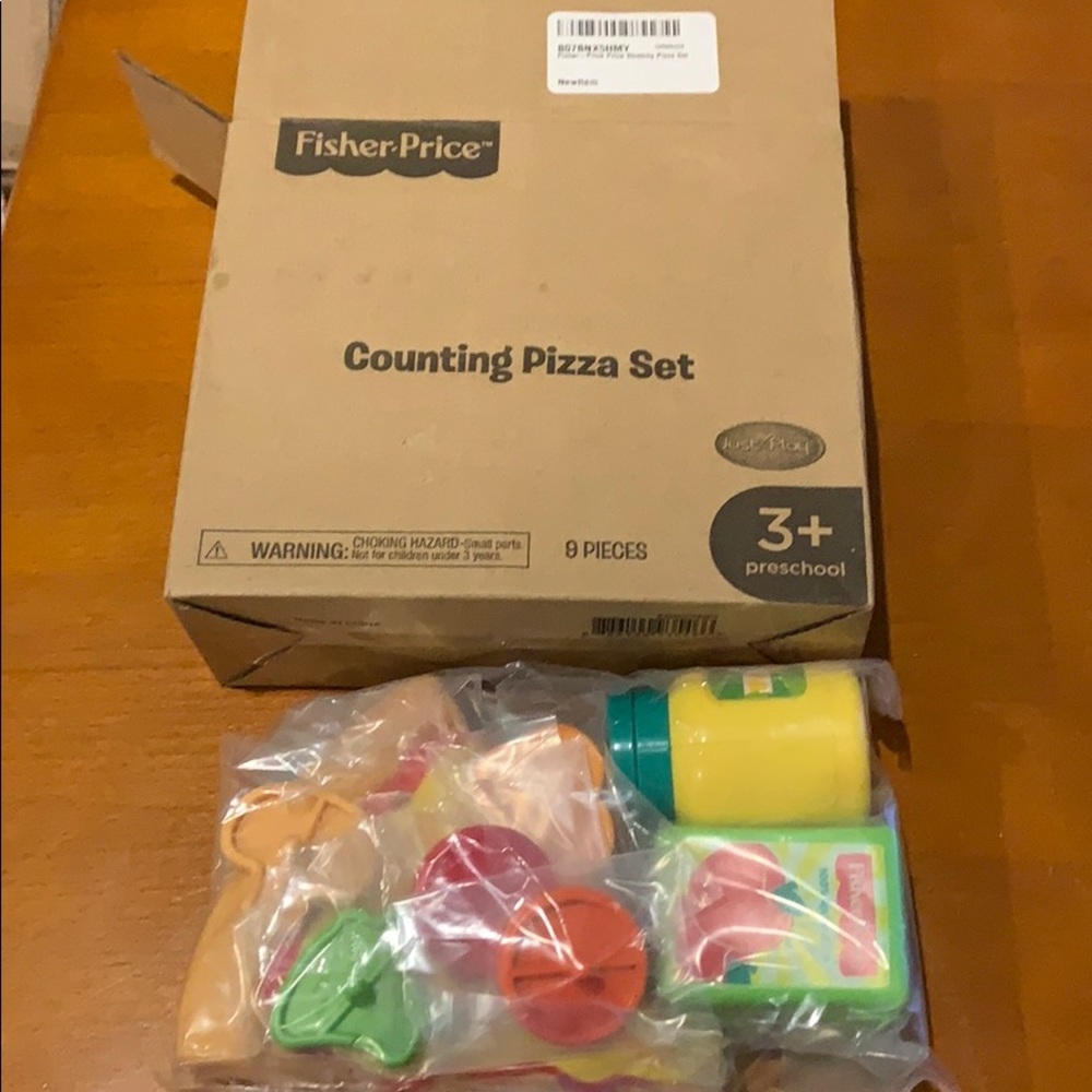 NWT Fisher Price Counting Pizza set for 3+